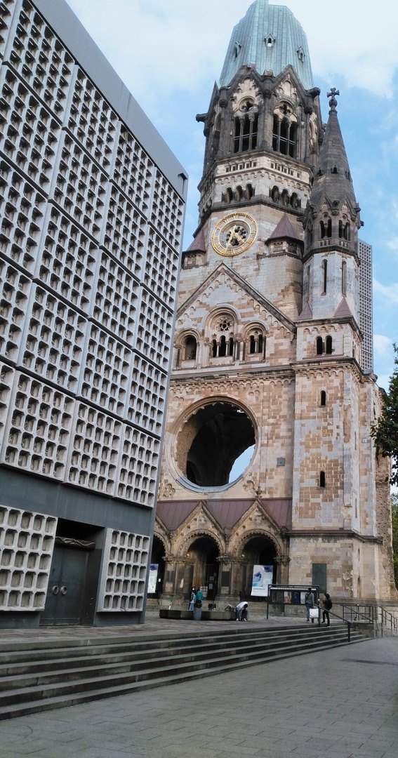 FotoMultiWide1-B2_Gedaechntniskirche