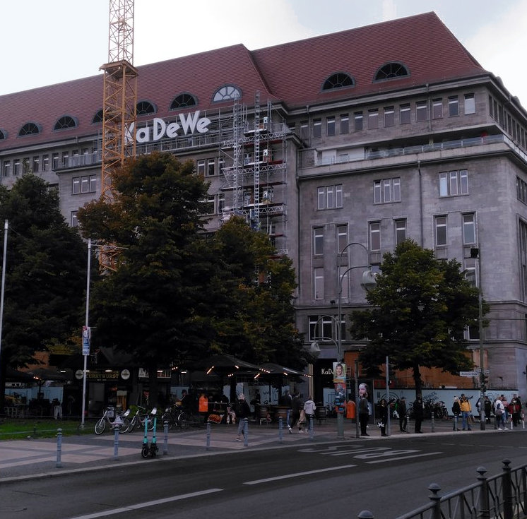 FotoMultiWide1-B4_KaDeWe