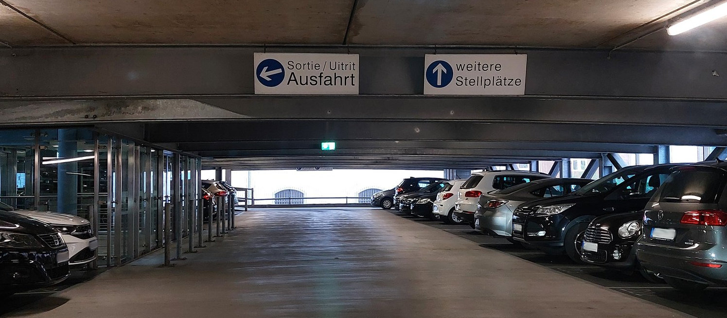 FotoMultiWide1-Aachen-Parkhaus