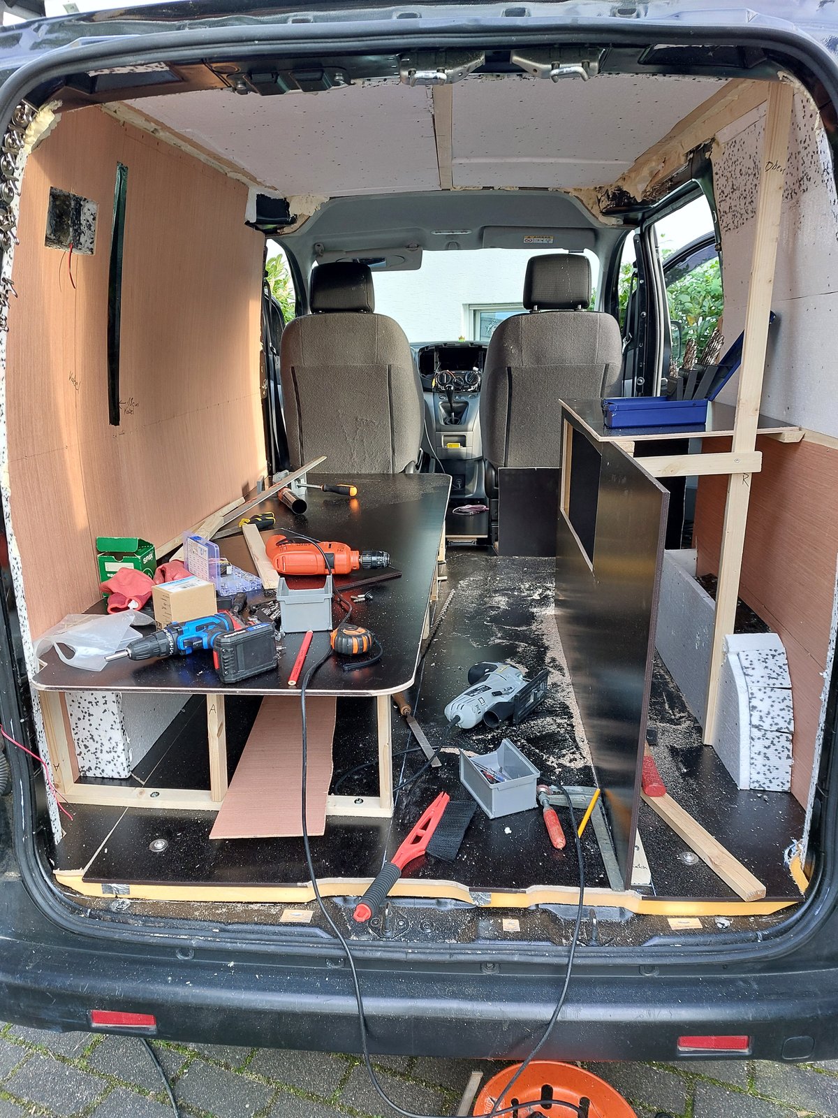 FotoMultiWide1-NV200-Einbauten