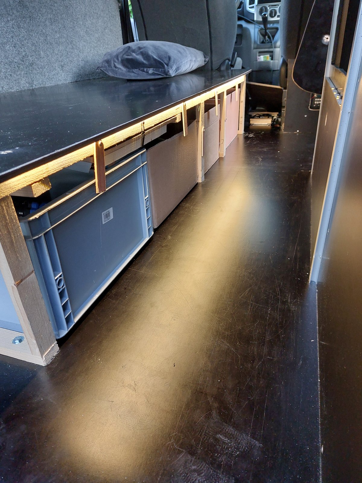 FotoMultiWide1-NV200-Kisten