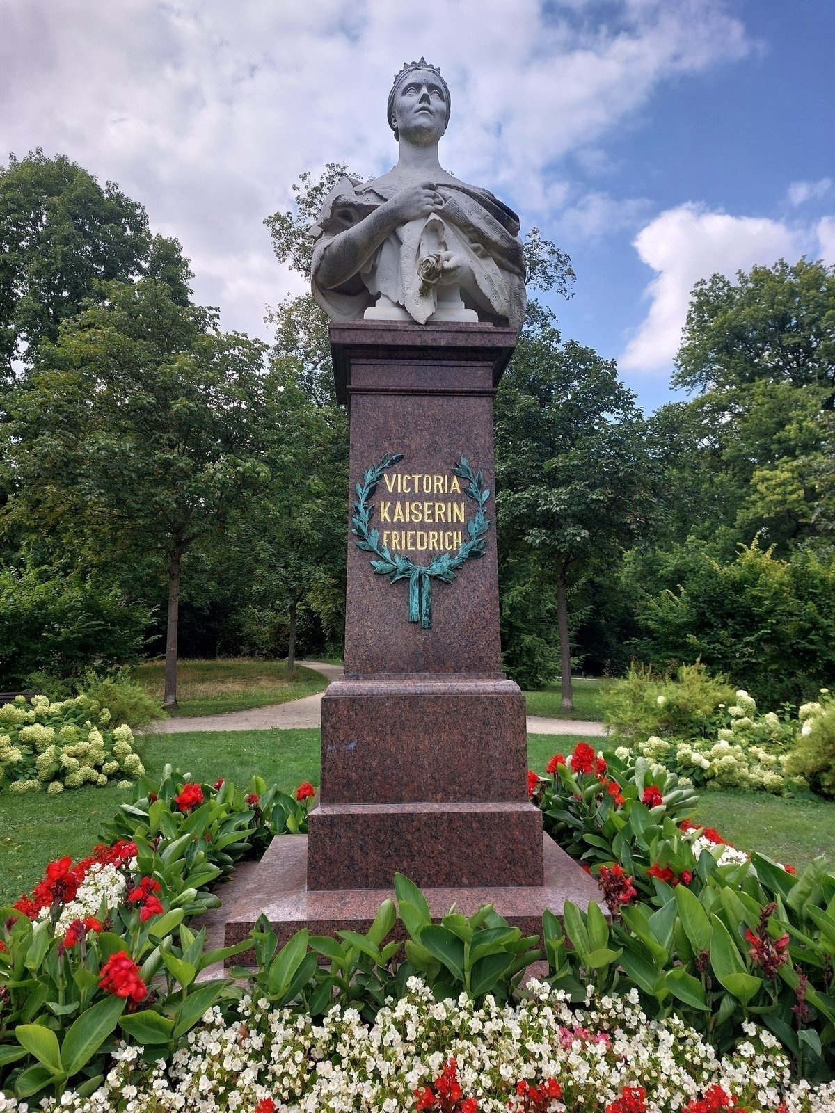 FotoMultiWide1-Bad-Homburg13