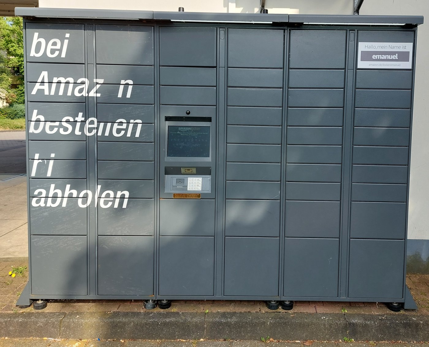 FotoMultiWide1-Amazon-Locker-emanuel